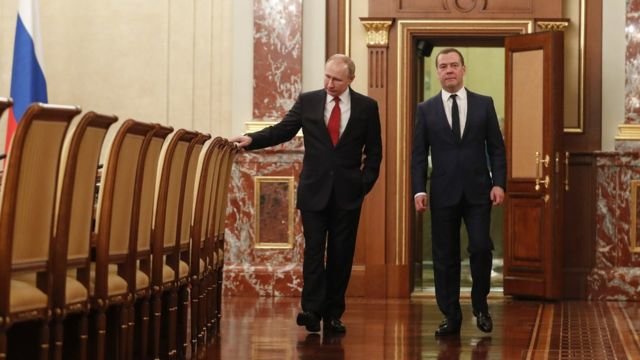 Putinin hakimiyyətdən çəkilməsi müzakirə edilir: Kreml Rusiyanı parçalanmadan xilas etməyə çalışır